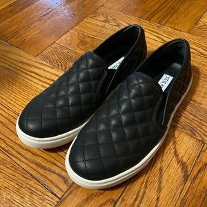 Steve Madden Quilted Black Shoes Size 8